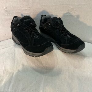 Windriver  women’s black suede trail shoes.      8.5 women’s A+ plus.